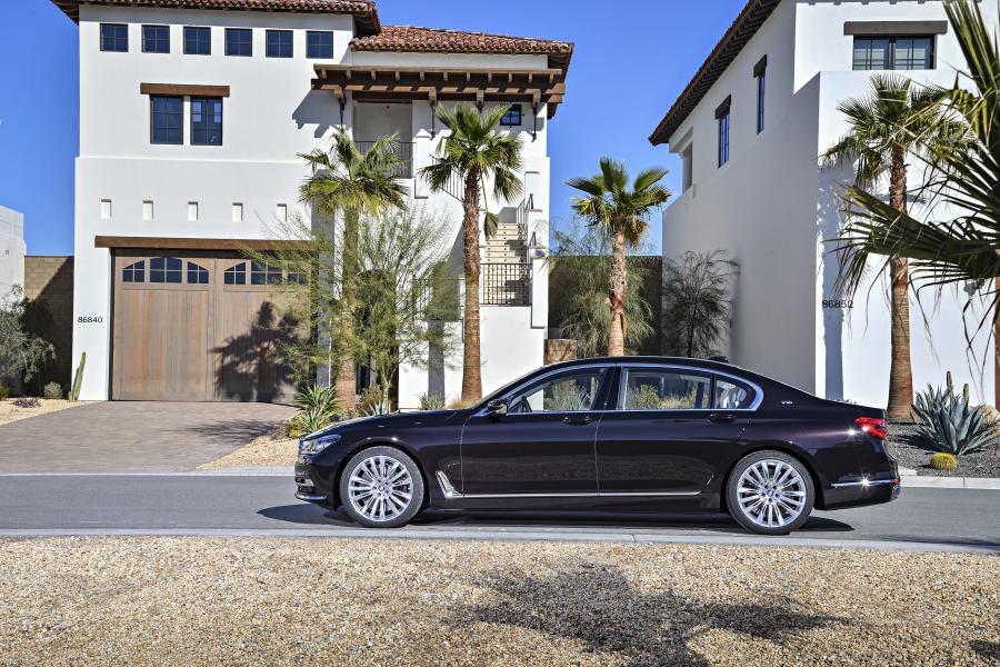  BMW M760Li xDrive V12 Excellence (G12) 2017 года  (WW) (фото 14 из 40)